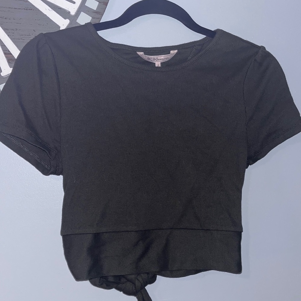 3/20🌟NWT BCBG olive color cropped short sleeve cotton top size small